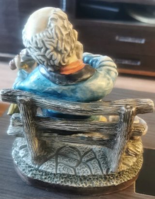 Figura decorativa músico con violín