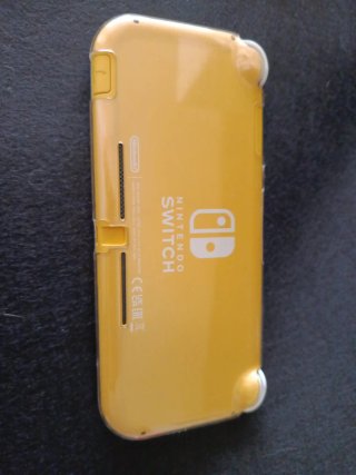 Nintendo Switch Lite Amarillo