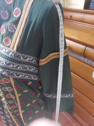 Vestido verde multibordado