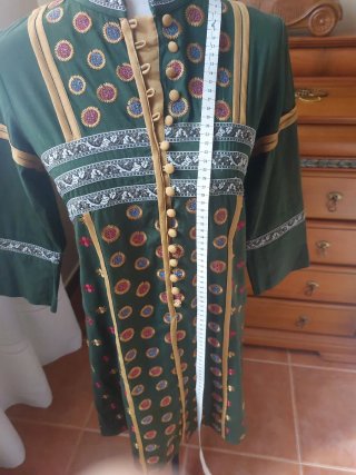 Vestido verde multibordado
