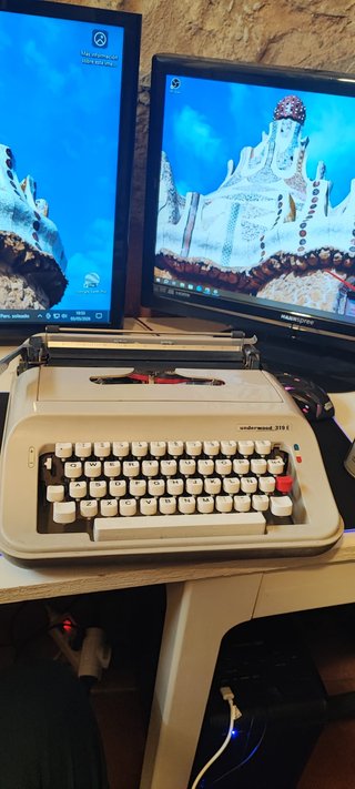 Máquina de escribir vintage Underwood 319 E