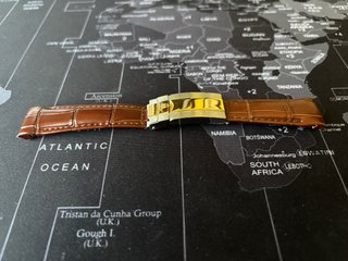 Brazalete en cuero con broche estilo Rolex