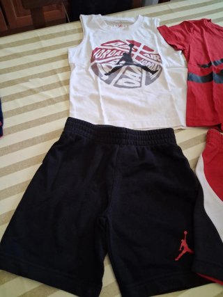Completo bimbo Jordan 4/5 anni
