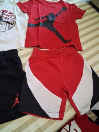 Completo bimbo Jordan 4/5 anni