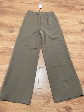 Pantalones caqui de pinzas talla 34
