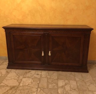 Credenza in noce con intarsi