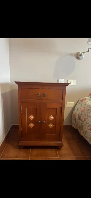 Conjunto cabecero y mesas de noche