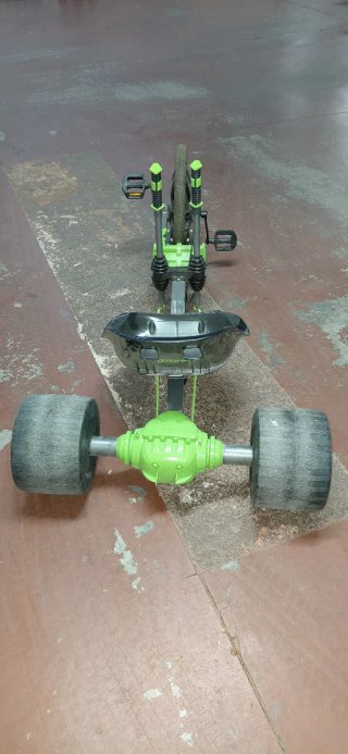 Triciclo Huffy Green Machine para derrapar