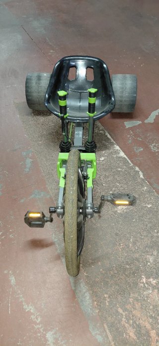 Triciclo Huffy Green Machine para derrapar