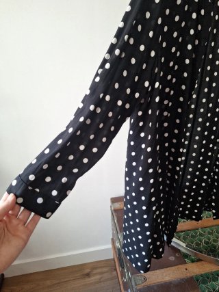 Camisa Zara lunares negra y blanca
