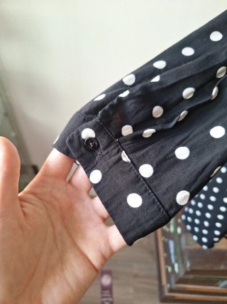 Camisa Zara lunares negra y blanca