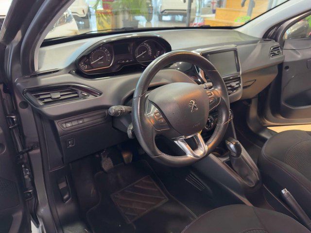 Peugeot 208 1.2L PureTech 82cv Signature