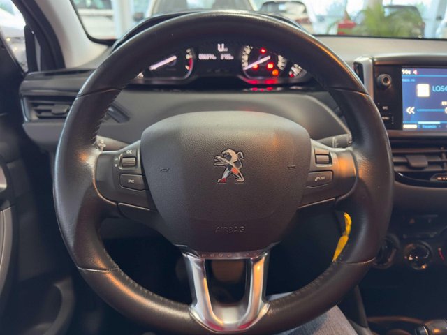 Peugeot 208 1.2L PureTech 82cv Signature