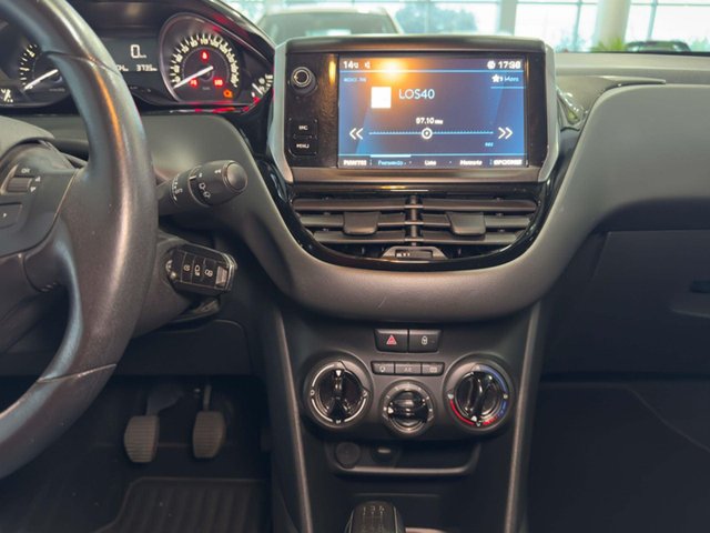 Peugeot 208 1.2L PureTech 82cv Signature
