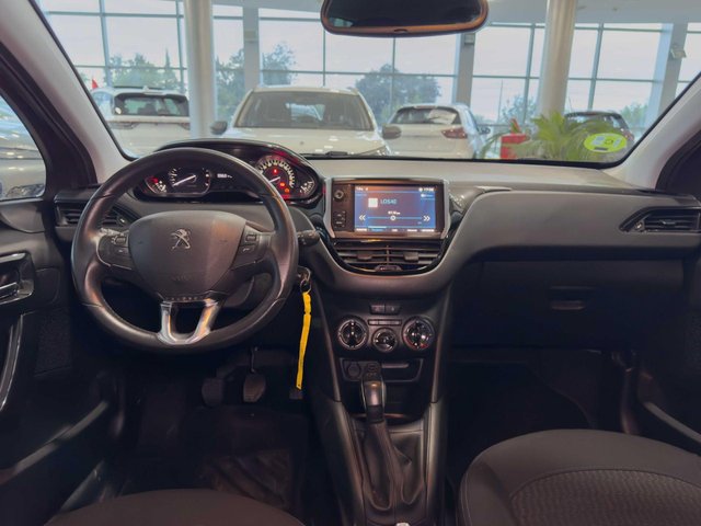 Peugeot 208 1.2L PureTech 82cv Signature