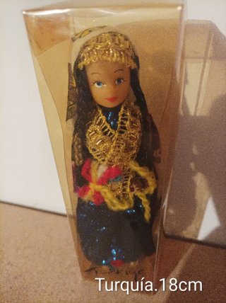 Muñecas con vestidos del mundo