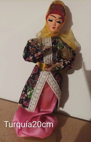Muñecas con vestidos del mundo