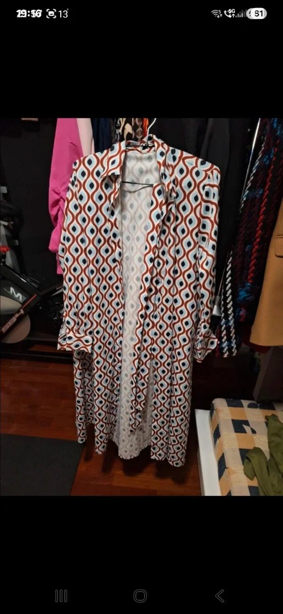 Vestito camiciero con stampa geometrica