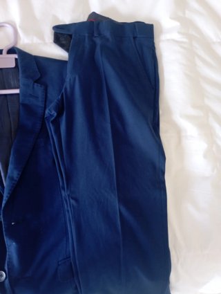 Traje de hombre azul mido 1'72 y peso 73