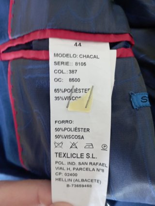 Traje de hombre azul mido 1'72 y peso 73