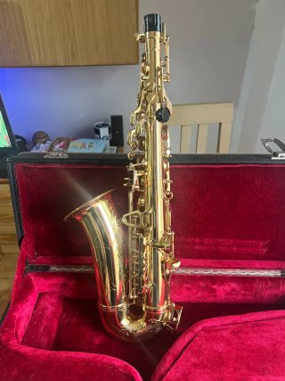 Saxofón alto como nuevo