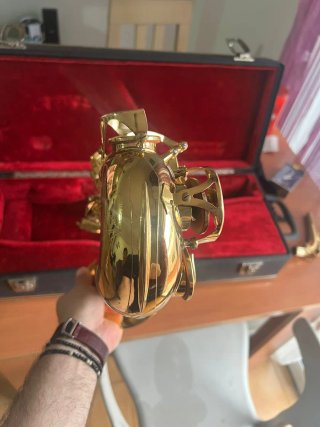 Saxofón alto como nuevo