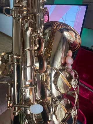 Saxofón alto como nuevo