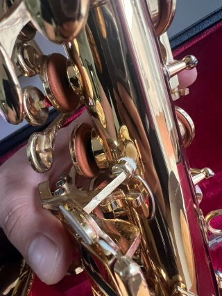Saxofón alto como nuevo