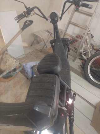 Moto Eléctrica Scooter Negra funciona perfectament