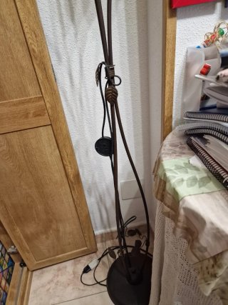 Lámpara de pie de cristal y metal Recoger en azuqu