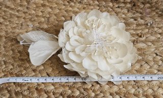 Flor tocado novia beige/blanco