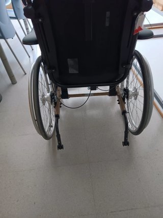 Silla ruedas basculante