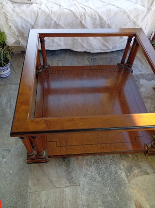 Mesa de centro de madera y cristal