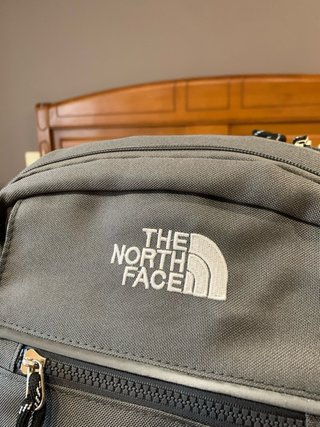 Mochila The North Face Gris