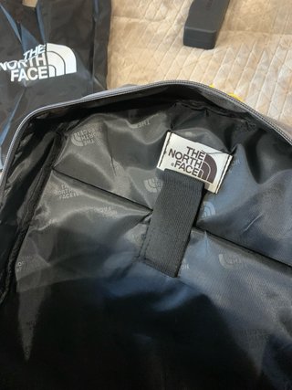 Mochila The North Face Gris