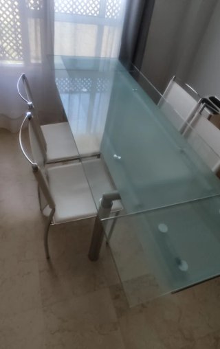 Mesa y 6 Sillas Comedor Cristal y Metal