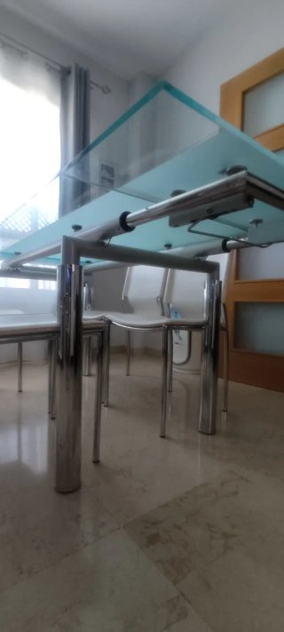 Mesa y 6 Sillas Comedor Cristal y Metal