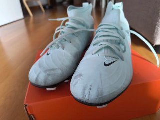 Botas Fútbol Nike Phantom Luna II Club 39