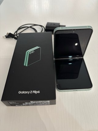 Samsung Galaxy Z Flip 6 azul turquesa.