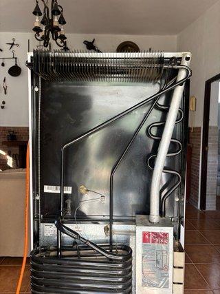 Frigorífico de gas color blanco