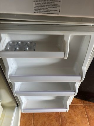 Frigorífico de gas color blanco