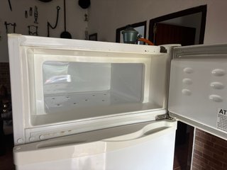 Frigorífico de gas color blanco