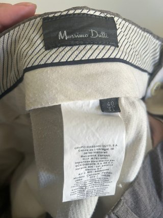 Traje de escaparate de Massimo Dutti sin estrenar.