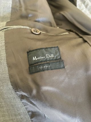 Traje de escaparate de Massimo Dutti sin estrenar.