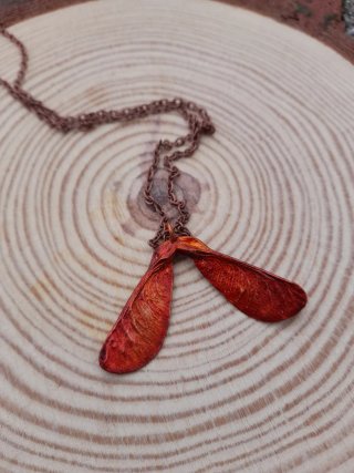 Collana con seme di acero vero ricoperto di rame