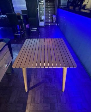 Mesa de madera de acacia tratada para exterior
