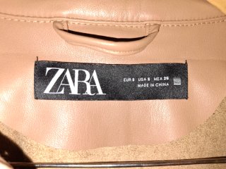 Chaqueta Zara efecto piel marrón