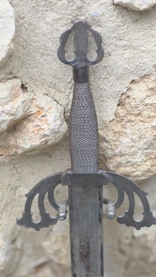 Espada toledana de tamaño real