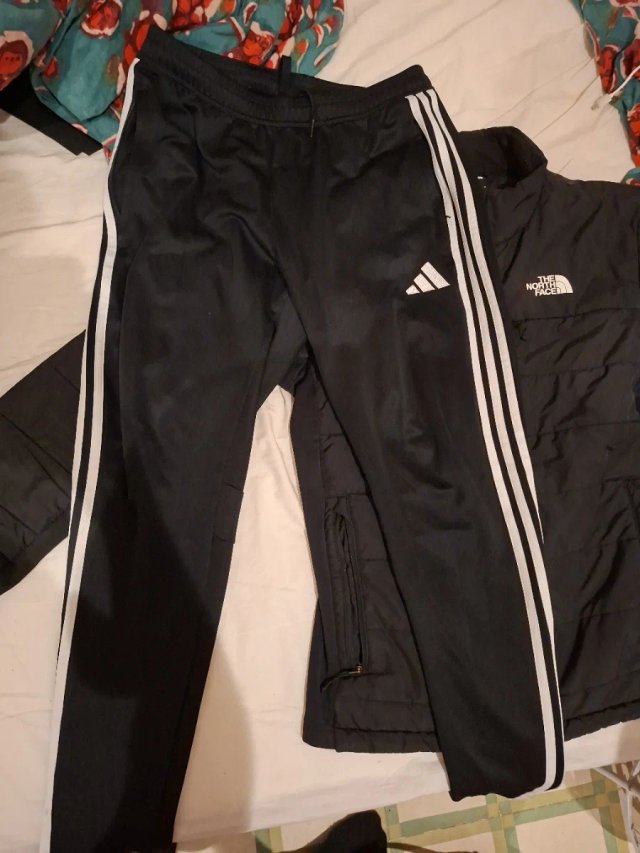 Pantalones Adidas Negro con Rayas Blancas