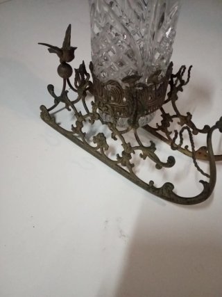Portafiori antico in vetro e metallo